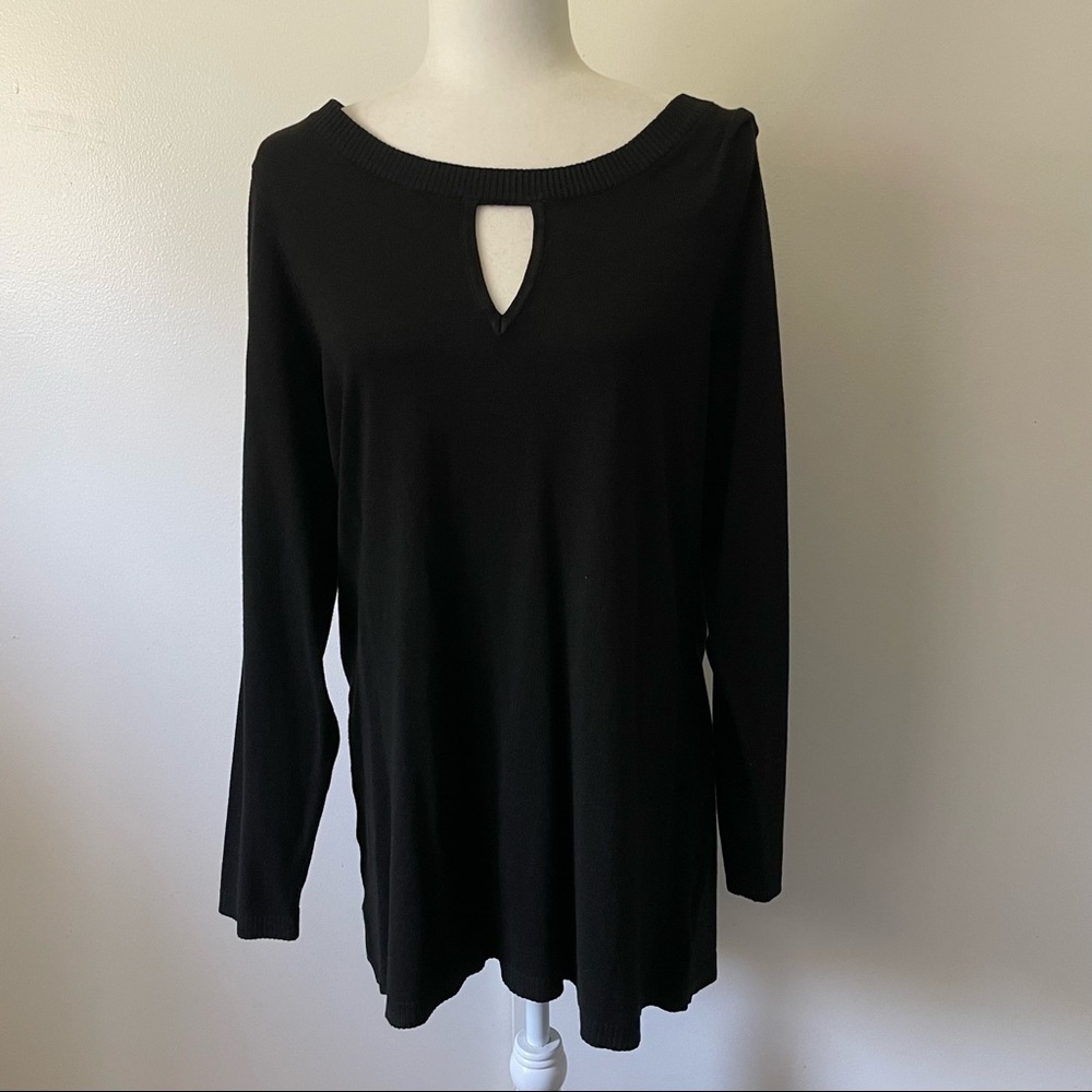 Black Keyhole Pullover